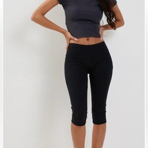 MOTEL Shine Capri Pants In Black Lycra